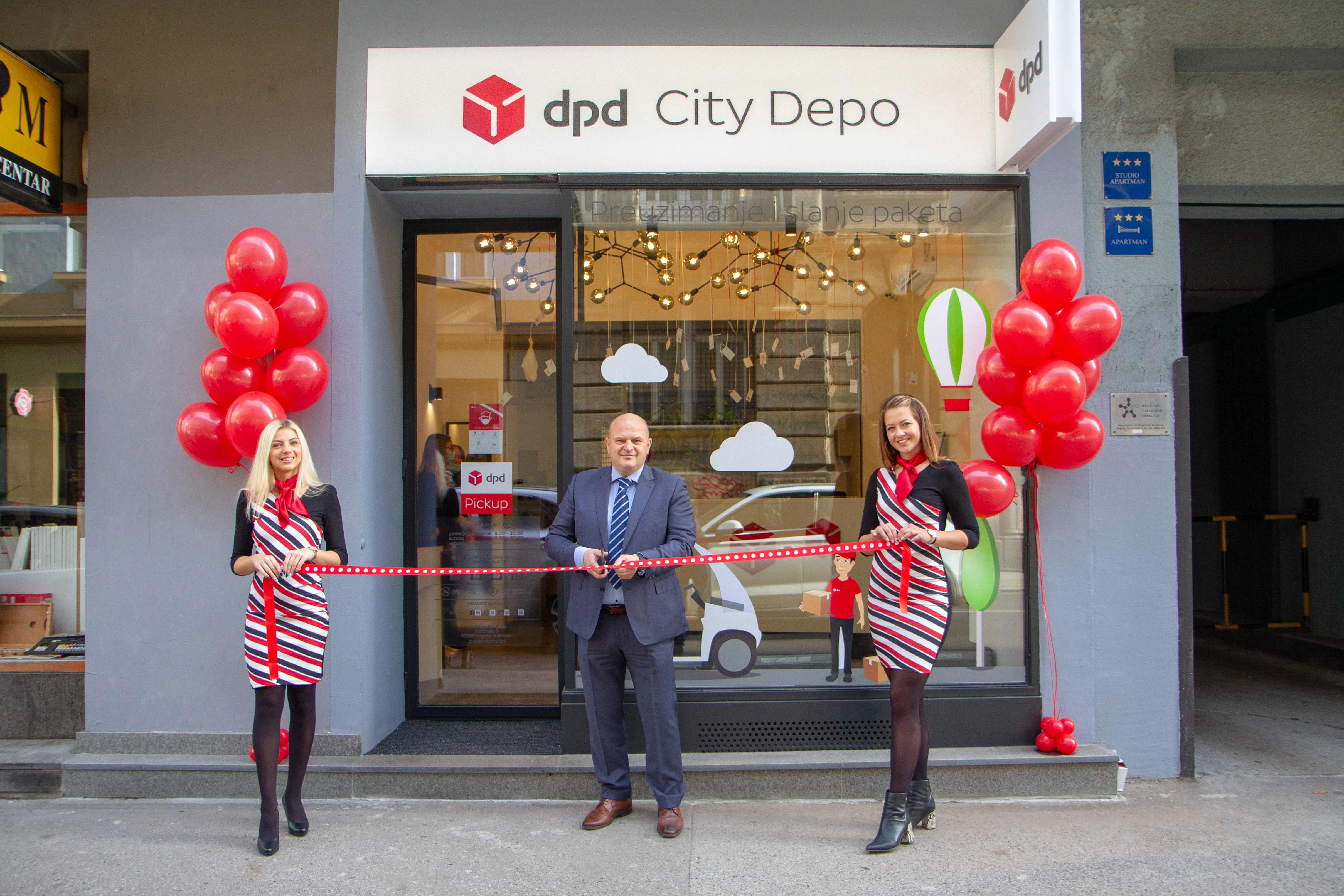 2.11. Otvorenje DPD City depo, Gundulićeva 21, Zagreb_Direktor Igor Jakovljević reže vrpcu otvorenje