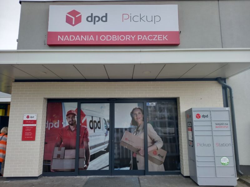 Punkt DPD Pickup z automatem paczkowym DPD Pickup Station.