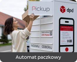 Automat paczkowy - uśmiechnięta kobieta wkłada paczkę do białego automatu