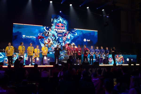 DPD Polska jako sponsor na scenie finałów e-sportowych Red Bull Phase Rush League of Legends.