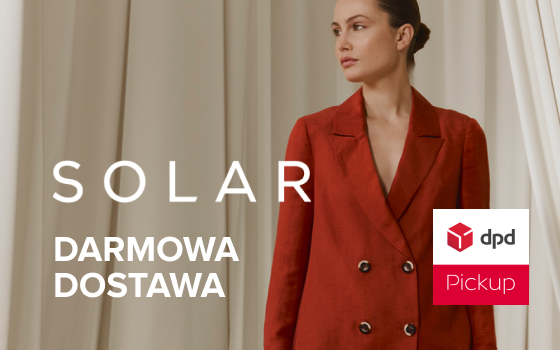 Solar banner strefa promocji DPD kobieta w czerwonej marynarce na tle beżowych zasłon solar darmowa dostawa DPD Pickup