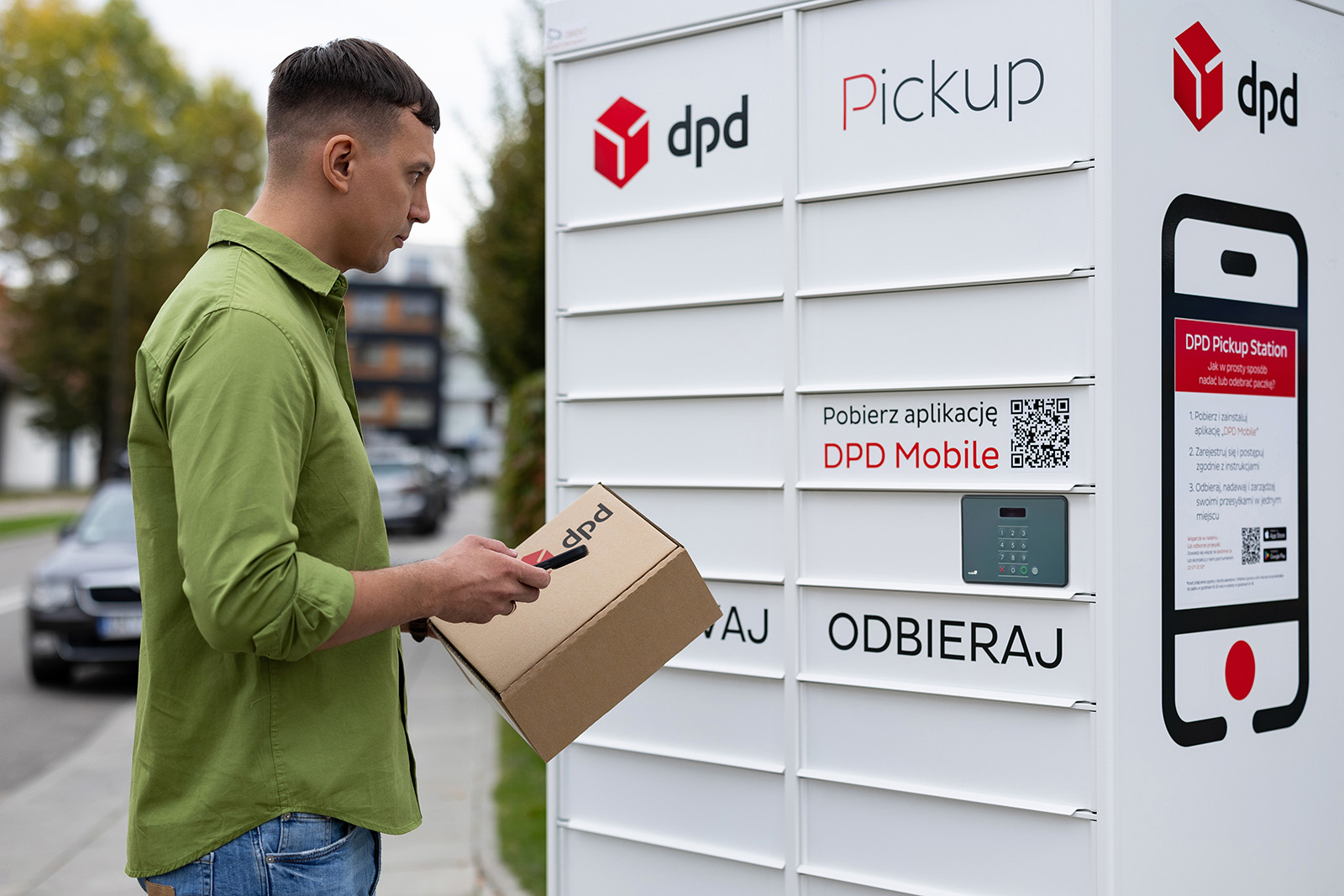DPD Pickup Klient odbiera paczkę z automatu paczkowego