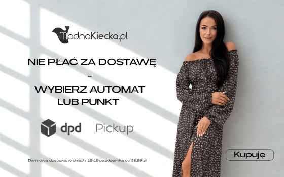 Modna Kiecka Banner Strefa Promocji DPD Kobieta w ciemnej sukience stoi na tle białej ściany