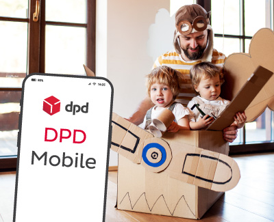 Banner DPD Mobile - father with his 2 children in a carboard box and a phone with the DPD Mobile app