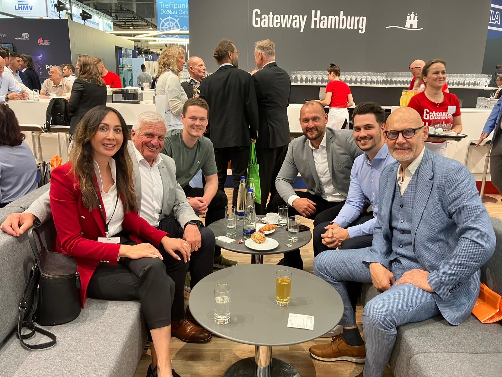 Menschen auf einer Messe