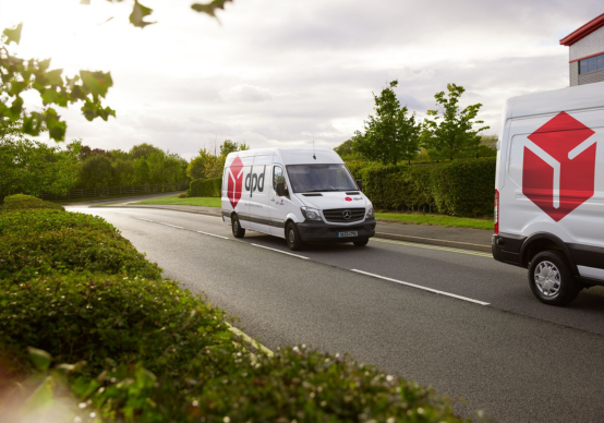 DPD Fahrzeuge auf der Straße